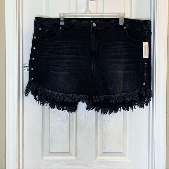INC International Concepts Black Denim Raw Hem Shorts Size 28W Silver Studs - Picture 1 of 10